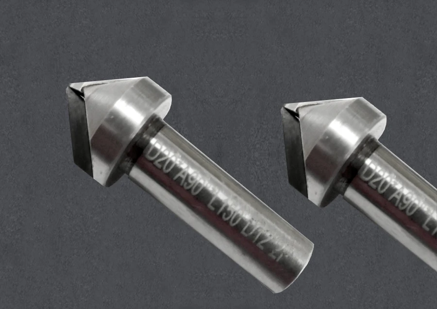 Фрезер диамантен V-образен за HPL - Опашка (D) 12mm, Връх (d) 1.8mm, Работна дължина (l) 9.6mm, Ъгъл (B) 90°, Диаметър (d) 20mm