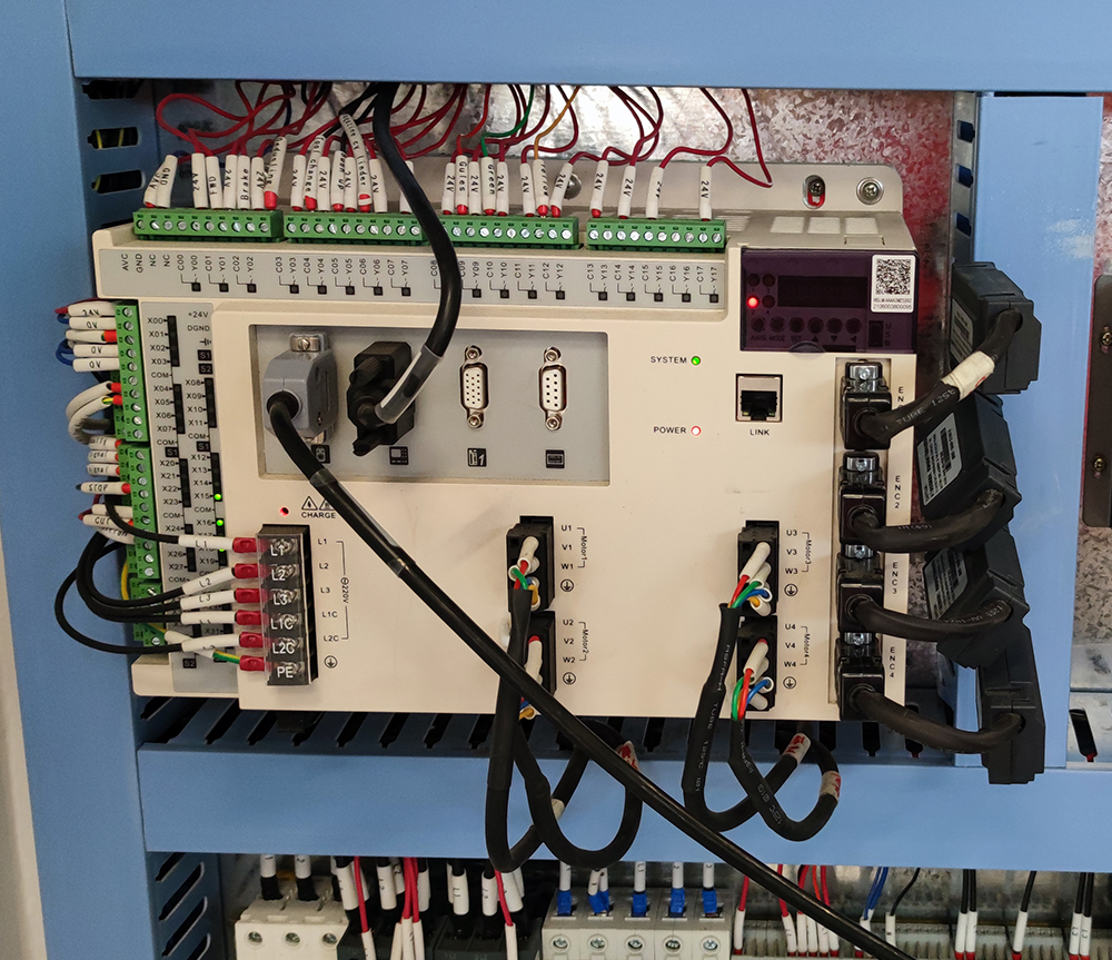 CNC контролер с абсолютна стойност